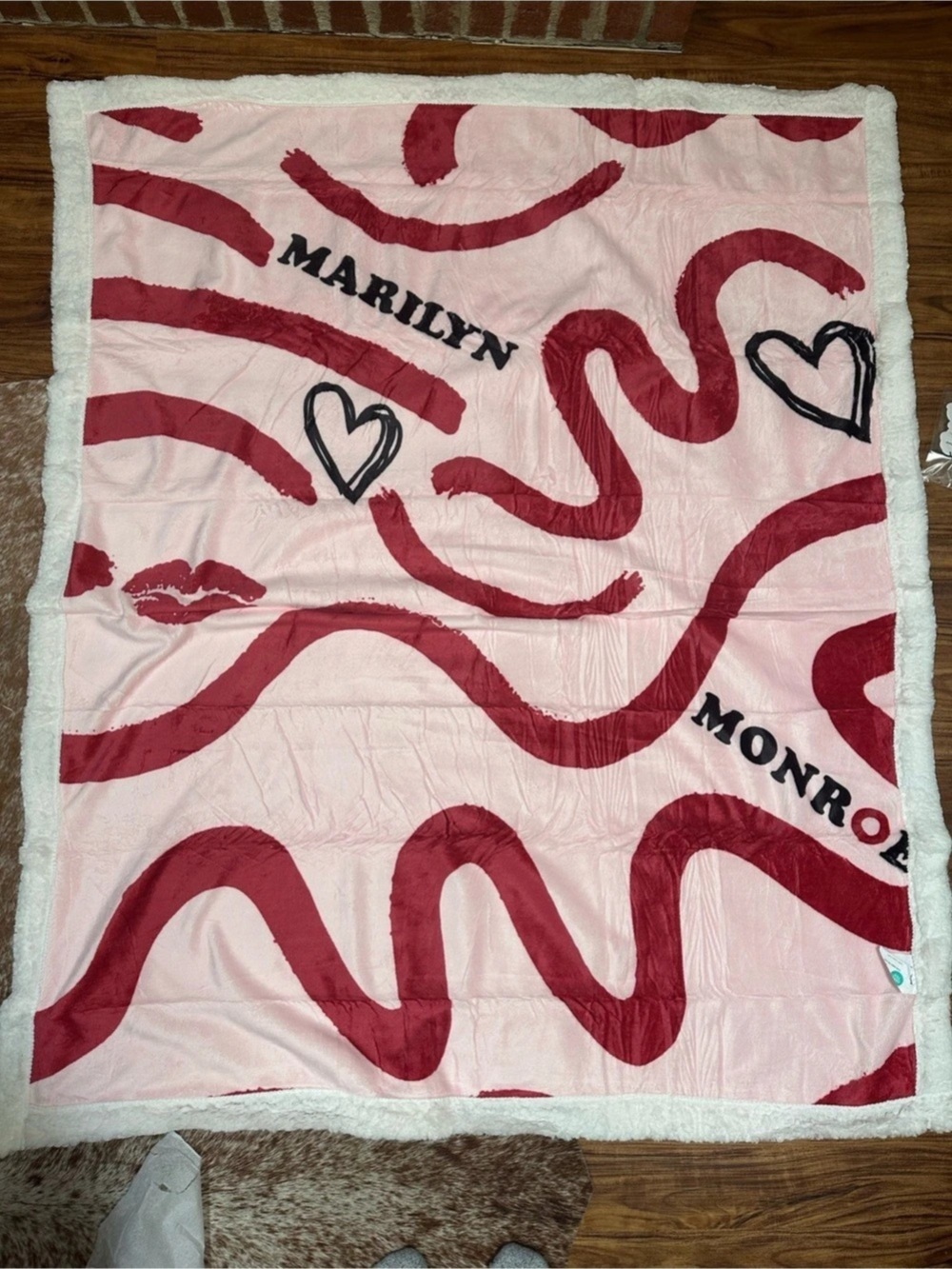 Bedsure x Marilyn Monroe Sherpa Blanket Pink & White NWT